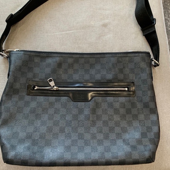 Auth Louis Vuitton Damier graphite Mick GM unisex - Picture 2 of 7